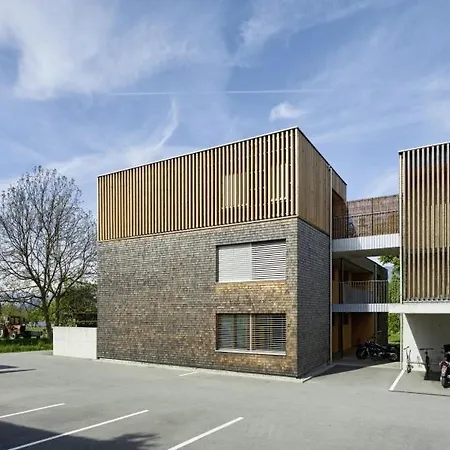 Fantastische Penthousewohnung Mit 100 M2 Klimatisiert דירה *